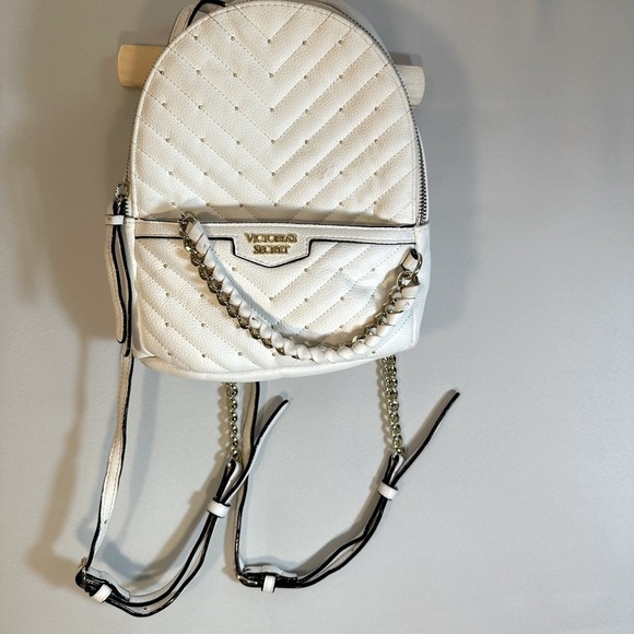 Victoria’s Secret V-Quilt White Small Backpack Double Straps Pockets Zippers - Picture 3 of 10